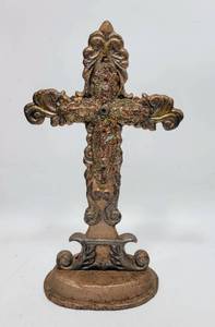lot 413 image: DECORATIVE CROSS