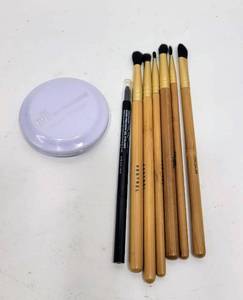 lot 410 image: MAKEUP BRUSHES AND A TRAVEL MIRROR