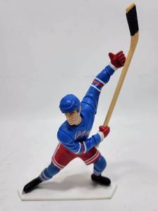 lot 407 image: MESSIER STARTING LINEUP FIGURE