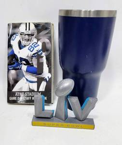 lot 400 image: DALLAS COWBOYS MEMORABELIA