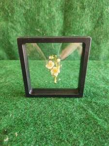 lot 32 image: Broach in display