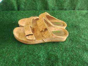lot 58 image: Pair of Baretraps shoes