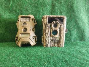 lot 86 image: Selection of 2 game cameras