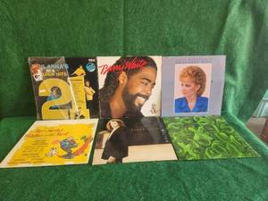 lot 91 image: Selection of 10 vintage vinyl records