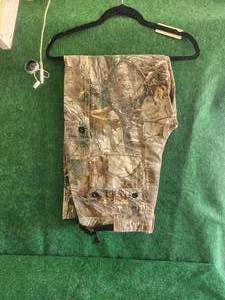 lot 157 image: Gander Mountain Camo pants - L