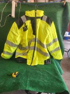 lot 163 image: PortWest safety green jacket - 5XL