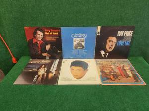 lot 113 image: Selection of 10 vintage vinyl records