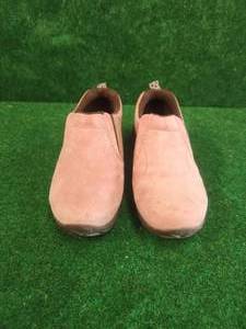 lot 121 image: Pair of shoes by Merrell - 3