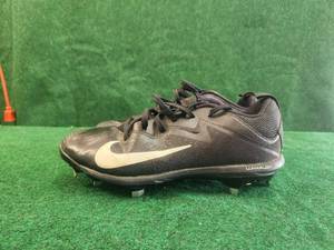 lot 131 image: Pair of Nike baseball cleats - 9