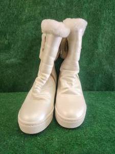 lot 146 image: Pair of white fur lined boots