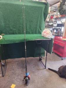 lot 152 image: Selection of 3 rod and reels - fishing poles