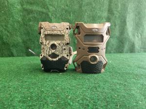 lot 198 image: Selection of 2 camo game cameras