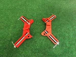 lot 222 image: Selection of 2 corner clamps