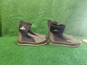 lot 223 image: Selection of 2 pairs of water shoes - 6