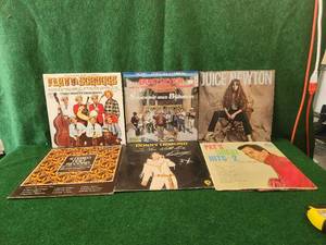 lot 288 image: Selection of 10 vintage vinyl records -