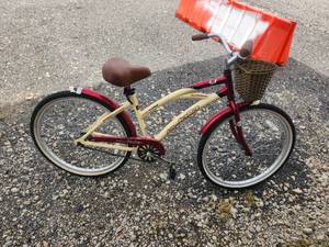 lot 177 image: La Jolla womens bike