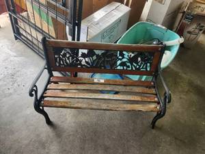 lot 186 image: Childs bench