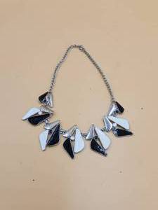 lot 95 image: Selection of Jewelry