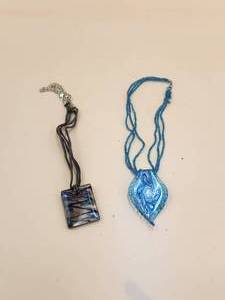 lot 100 image: Selection of Jewelry