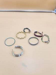 lot 13 image: Selection of Jewelry