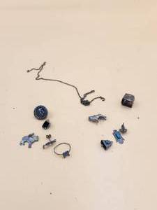 lot 43 image: Selection of Jewelry
