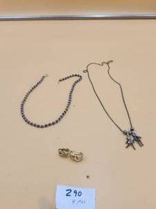 lot 48 image: Selection of Jewelry