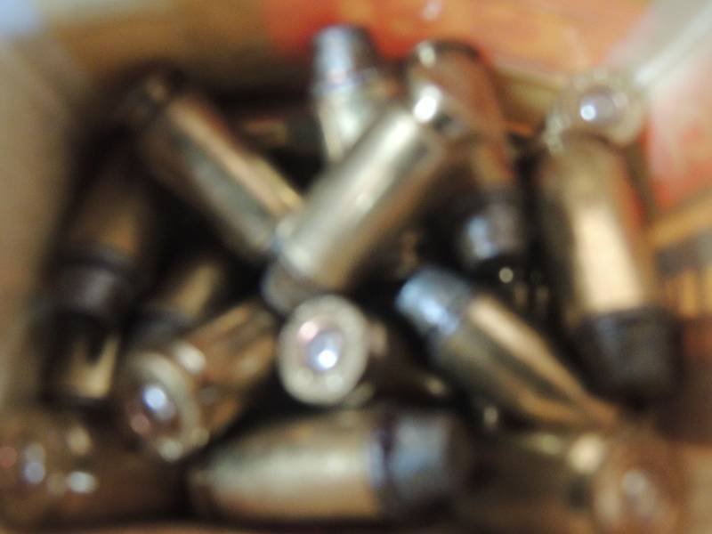 lot 1527 image: 40 Glock reloads x 100...