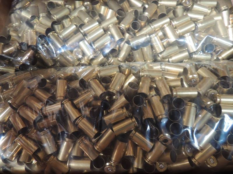 lot 1618 image: 40 S&W brass (fired once) 2 bags of...
