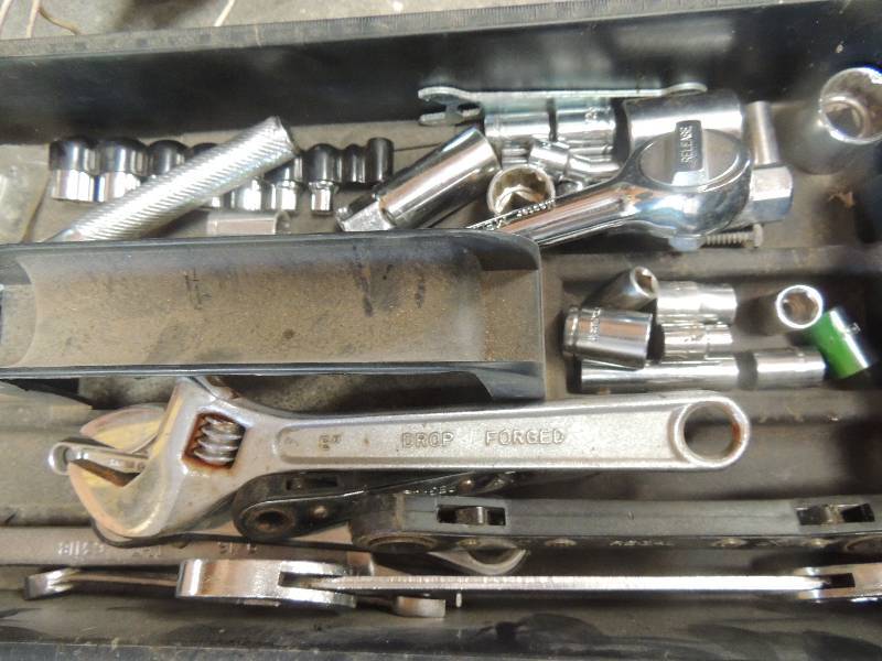 lot 1660 image: tray of 3 sockets wrenches and rat...