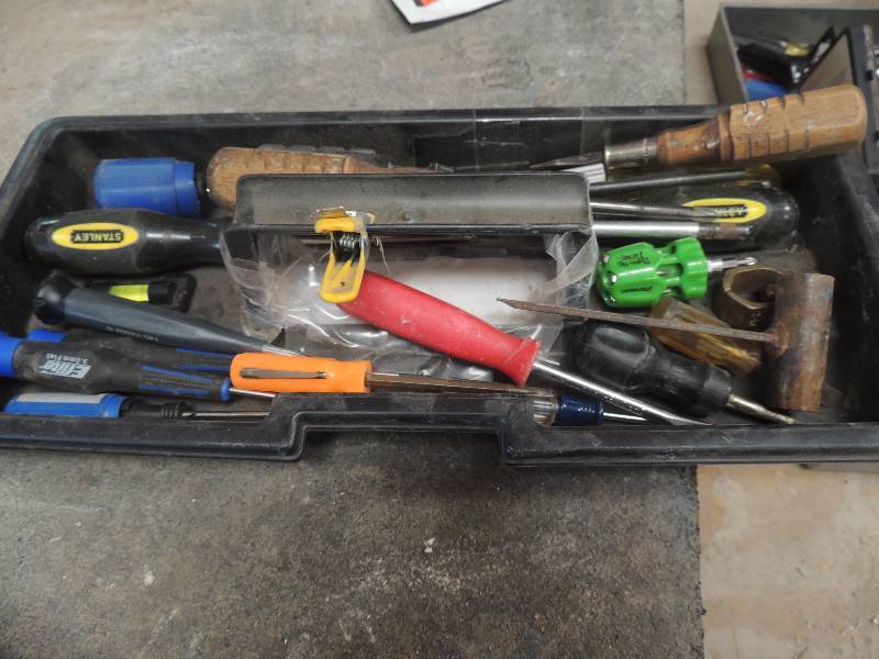 lot 1661 image: Several screwdrivers...