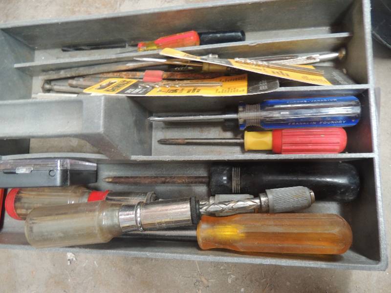 lot 1663 image: Scredrivers, drill bits in tool box...