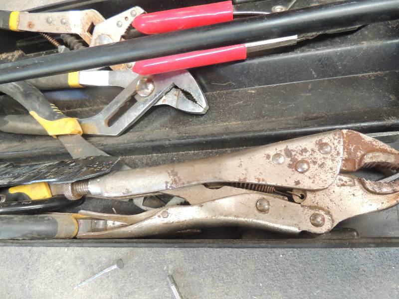 lot 1665 image: Crimpers, plyers, vice grips  etc....