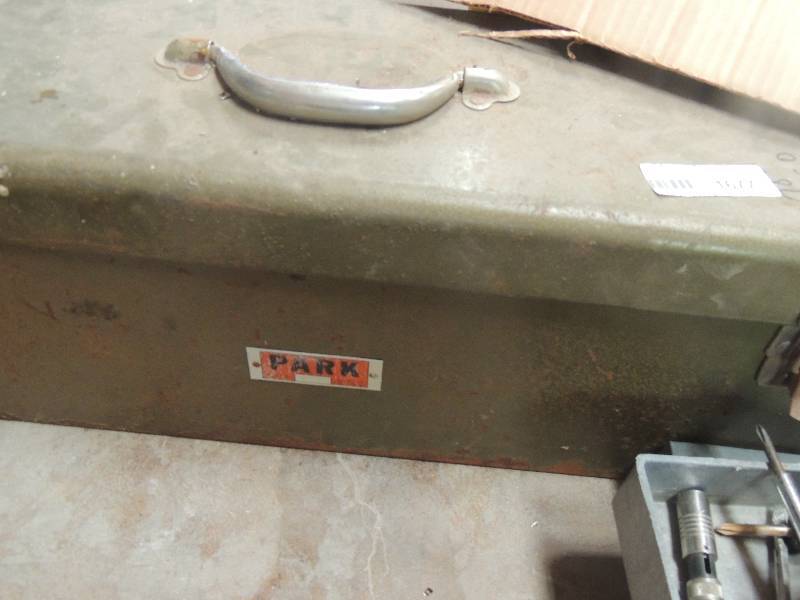 lot 1677 image: Lg 3 foot tool box...