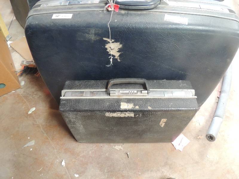 lot 1684 image: Samsonite 26 inch suitcase and meta...