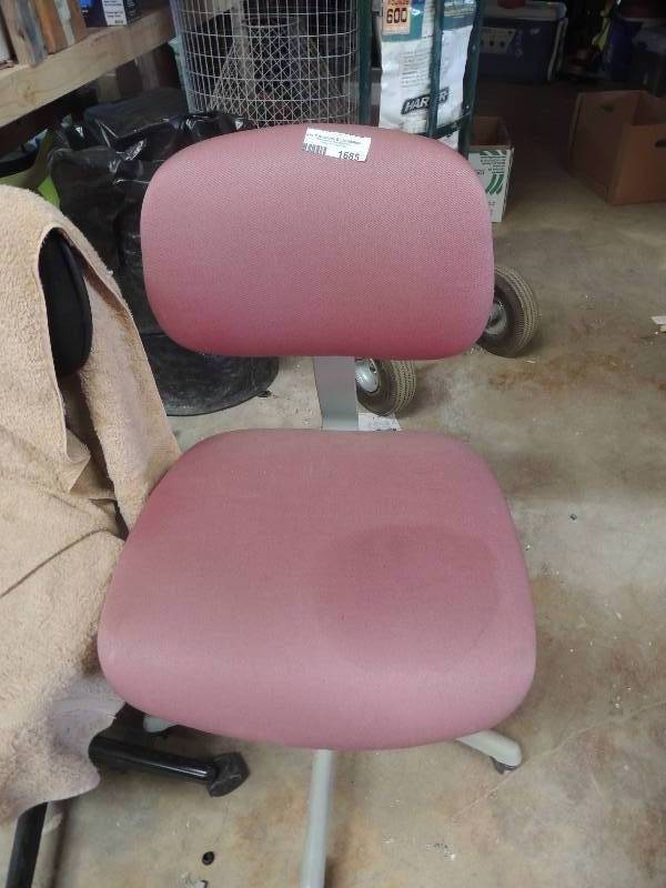 lot 1685 image: 3 rolling desk chairs...