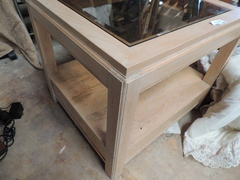 lot 1687 image: Hooker end table glass insert 22H 2...