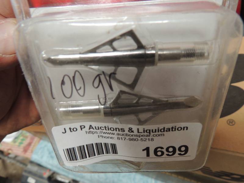 lot 1699 image: Arrow heads 100g...