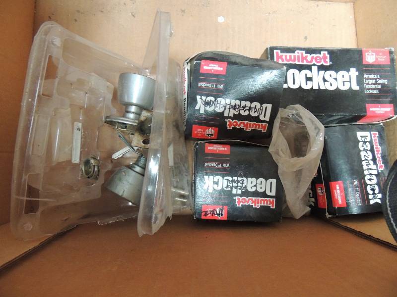 lot 1700 image: 3 kwikset dead loak, 1 kwikset lock...