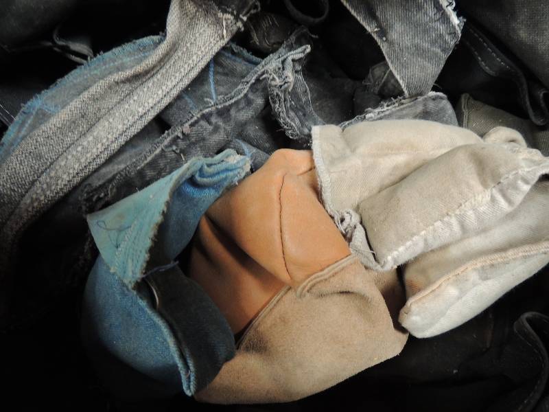 lot 1705 image: Bag of weight pads and gun rests...