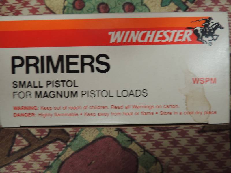 lot 1711 image: small pistol primers for mag wad...