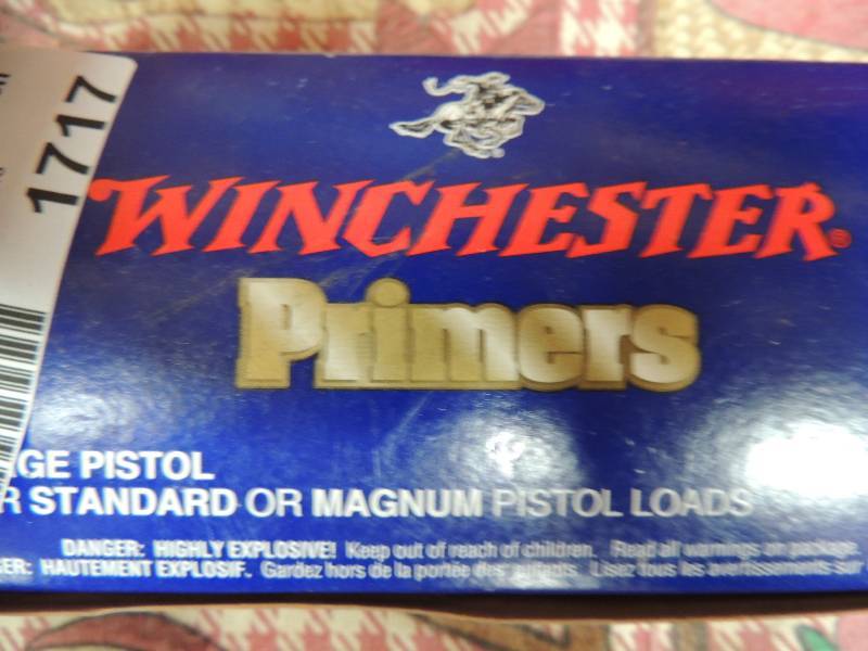 lot 1717 image: Winchester primer and Lg pistol 100...