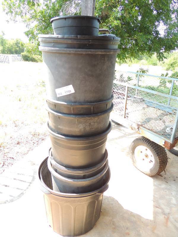 lot 1758 image: 15ct assorted Black flower pots...