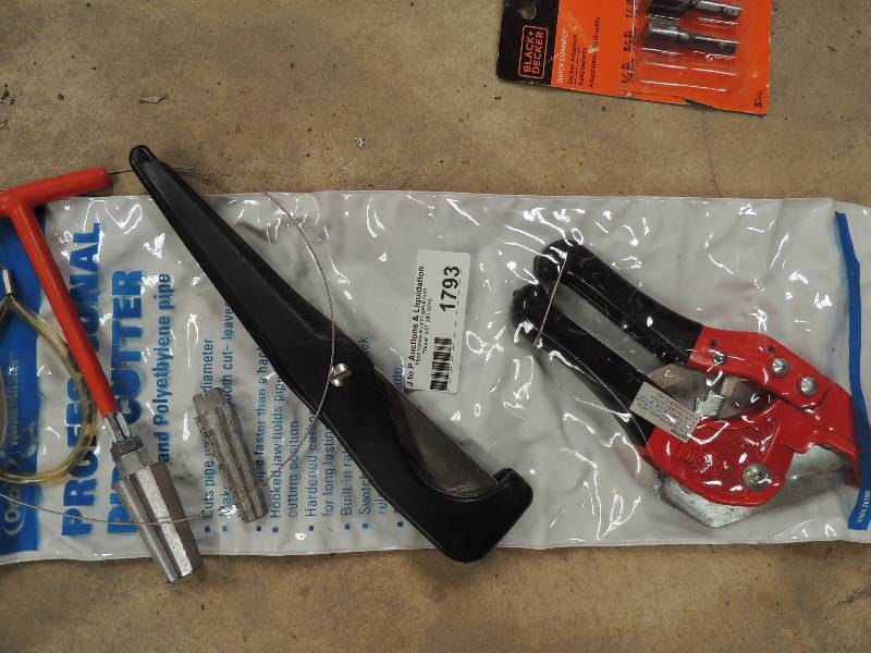 lot 1793 image: PVC pipe cutter,  orbit 2 reemer...