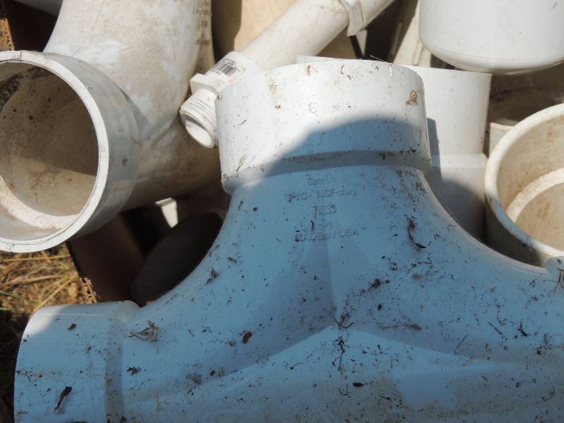 lot 1797 image: 3 to 4 inch PVC Ts x 4  and elbows...