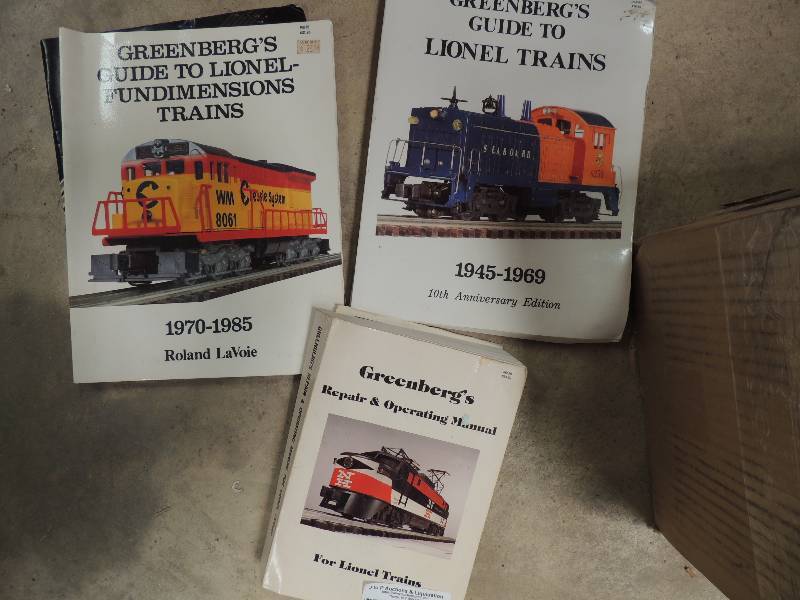 lot 1816 image: Greenburgs GUIDES  to Lionel Fundem...