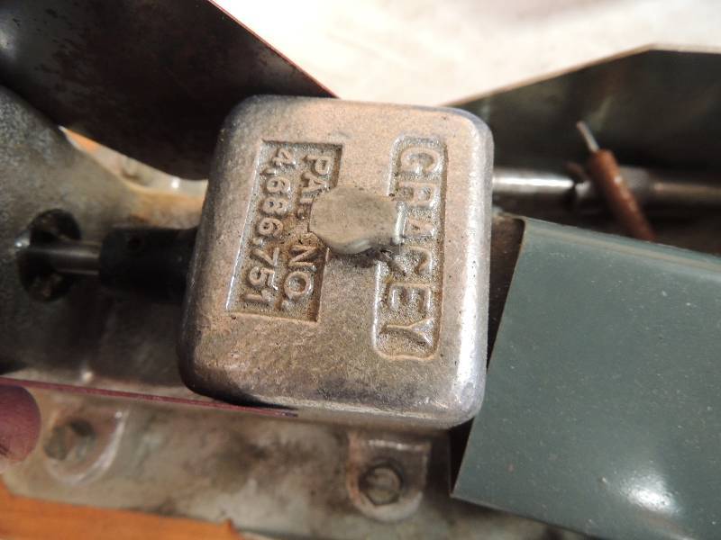 lot 1828 image: SMALL GRINDER ...