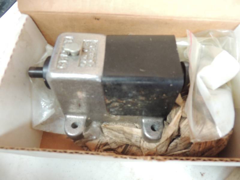 lot 1829 image: grinder assembly concentricity fixt...