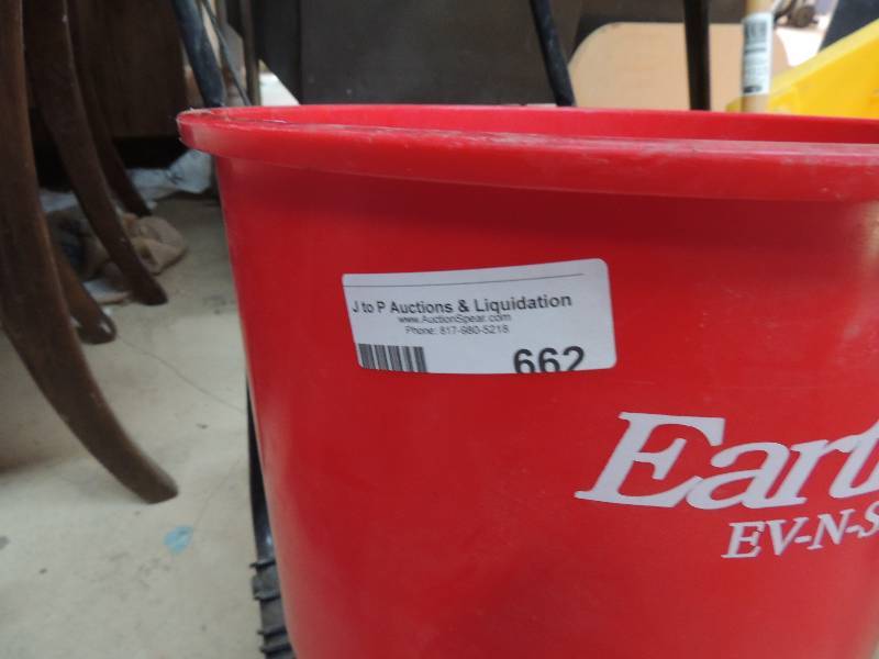 lot 662 image: Town and Garden Seed Spreader -red ...