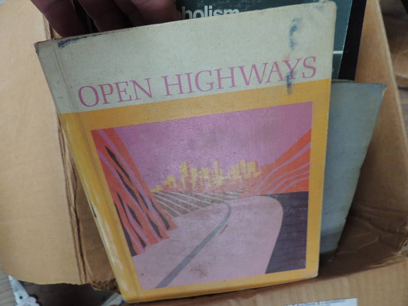 lot 720 image: Box of various books...