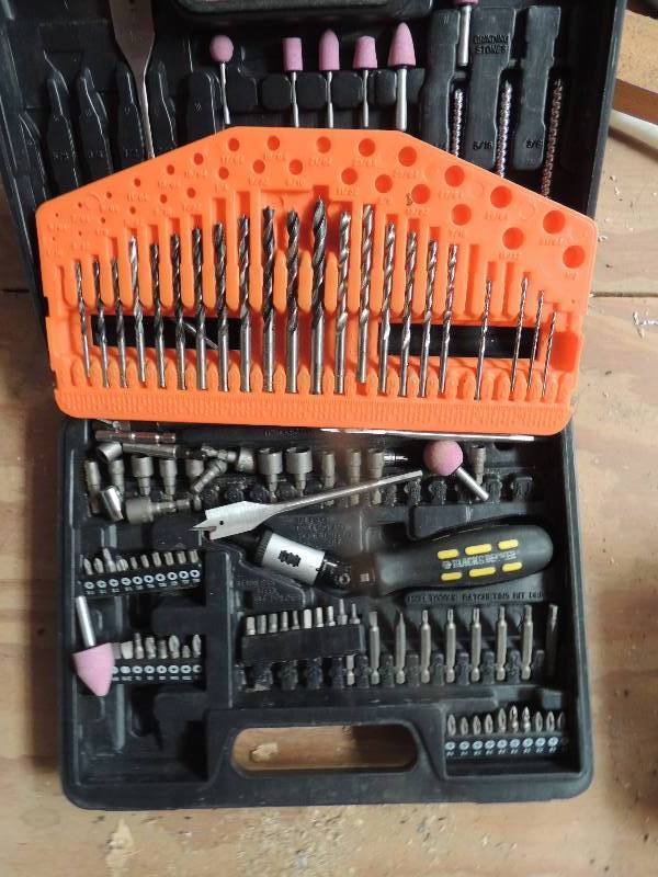 lot 705 image: Black and Decker Drill set...